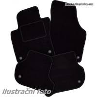 Textilní koberce přesně tvarované Maserati Ghibli Q4 Type M157 -- od roku výroby 2013- (kompletní sada - 4 kusy koberce) Textilní koberce přesně tvarované Maserati Ghibli Q4 Type M157 -- od roku výroby 2013- (kompletní sada - 4 kusy koberce)
